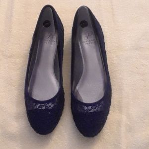 Beautiful flat lace women shoes